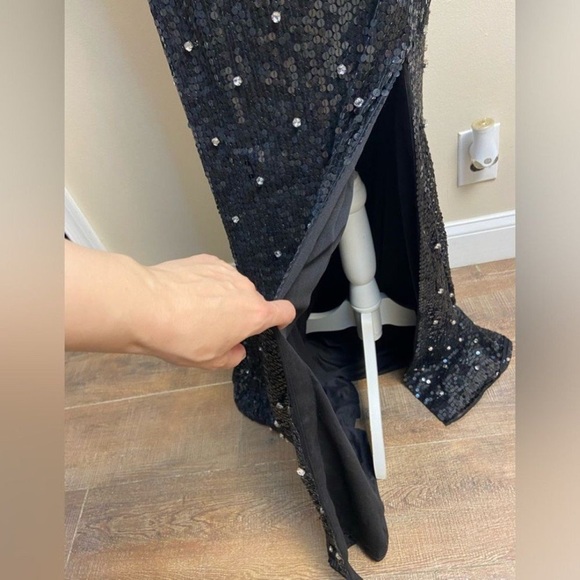 Mac Duggal Black Sequin Long-Sleeve V-Neck Gown with Rhinestone Waist Sz 4 New - Picture 6 of 12